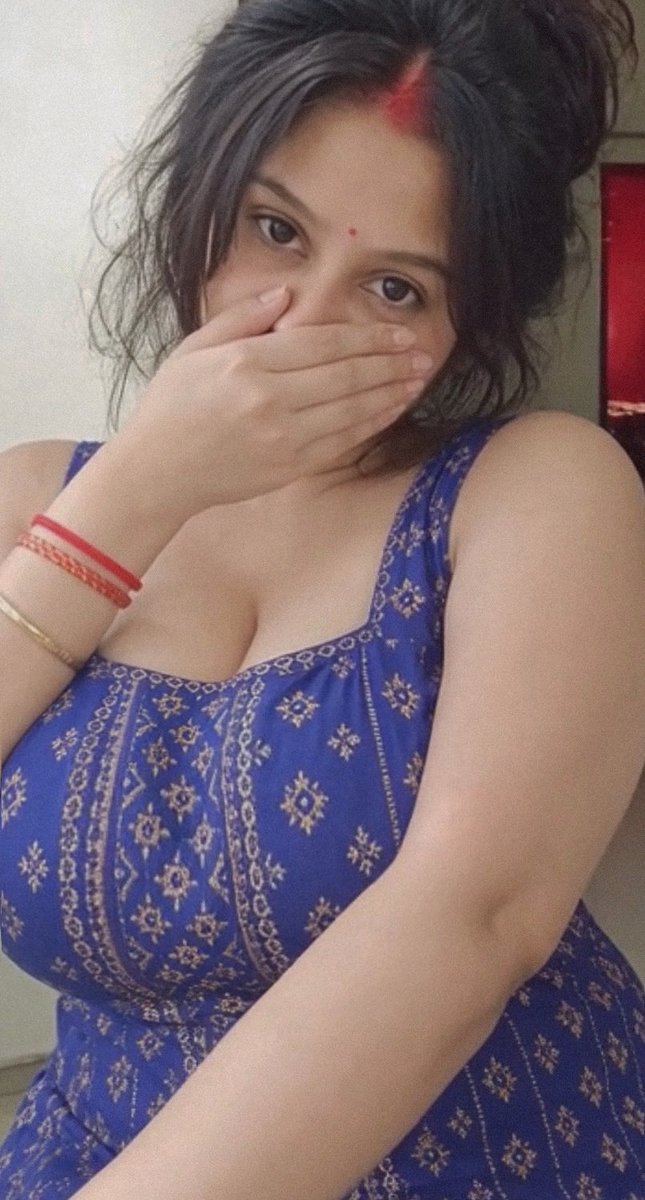 chitrahousewife's tweet photo. As a 36yr old housewife, I’m sure that younger girls don’t have big things like me🤷‍♀️😂 https://t.co/h1APNiKqNR