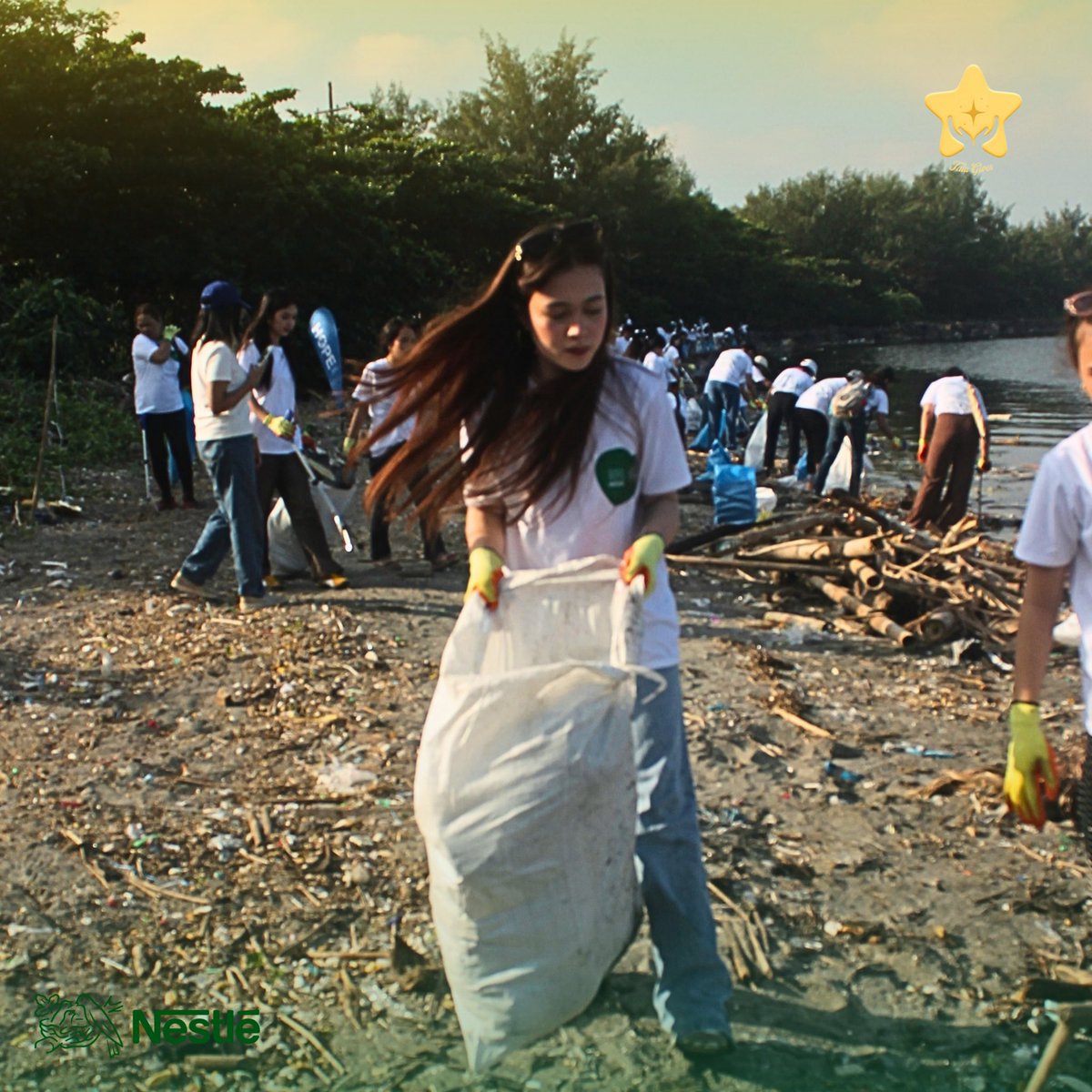 TalaGives_'s tweet photo. Last Sept. 25, 2026, Tala Gives marked its 𝟲𝘁𝗵 𝗼𝘂𝘁𝗿𝗲𝗮𝗰𝗵 𝗱𝗮𝘆 with Tala at the Wetland Park in Parañaque, trading the spotlight for a day by the shore as we took part in an ocean clean-up. 🌊

In partnership with Nestlé, we spent the day giving back to the environment—one collected piece of waste, one cleaner shore, and one small act of care at a time. A meaningful chapter of giving before “𝗕𝗲𝗰𝗼𝗺𝗶𝗻𝗴,” with the hope of leaving something brighter behind. ✨

TALAGIVES SEA THE CHANGE
#ChooseGoodChooseNestle 
#TalaGives #KrystalMejes