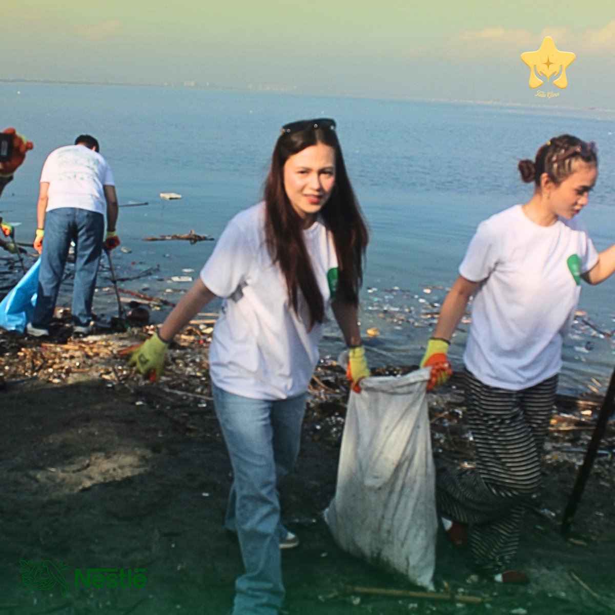 TalaGives_'s tweet photo. Last Sept. 25, 2026, Tala Gives marked its 𝟲𝘁𝗵 𝗼𝘂𝘁𝗿𝗲𝗮𝗰𝗵 𝗱𝗮𝘆 with Tala at the Wetland Park in Parañaque, trading the spotlight for a day by the shore as we took part in an ocean clean-up. 🌊

In partnership with Nestlé, we spent the day giving back to the environment—one collected piece of waste, one cleaner shore, and one small act of care at a time. A meaningful chapter of giving before “𝗕𝗲𝗰𝗼𝗺𝗶𝗻𝗴,” with the hope of leaving something brighter behind. ✨

TALAGIVES SEA THE CHANGE
#ChooseGoodChooseNestle 
#TalaGives #KrystalMejes
