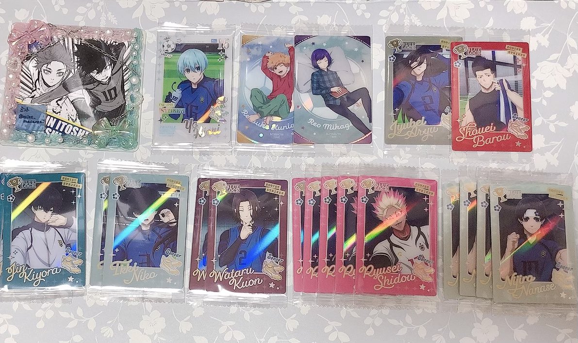 mint_macaroni's tweet photo. 【交換 譲渡】ブルーロック ウエハース6

✧譲
氷織 國神 玲王 馬狼 蟻生 清羅 二子 久遠 士道 七星

✧求
シークレット＞O凛＞ER 冴 凛

❁Eエゴイストカードは譲渡可 80円/枚
❁都内手渡し 郵送

一部お声がけ中です
ご縁ありましたらよろしくお願いします🕊️ https://t.co/7OdNWWe4lt