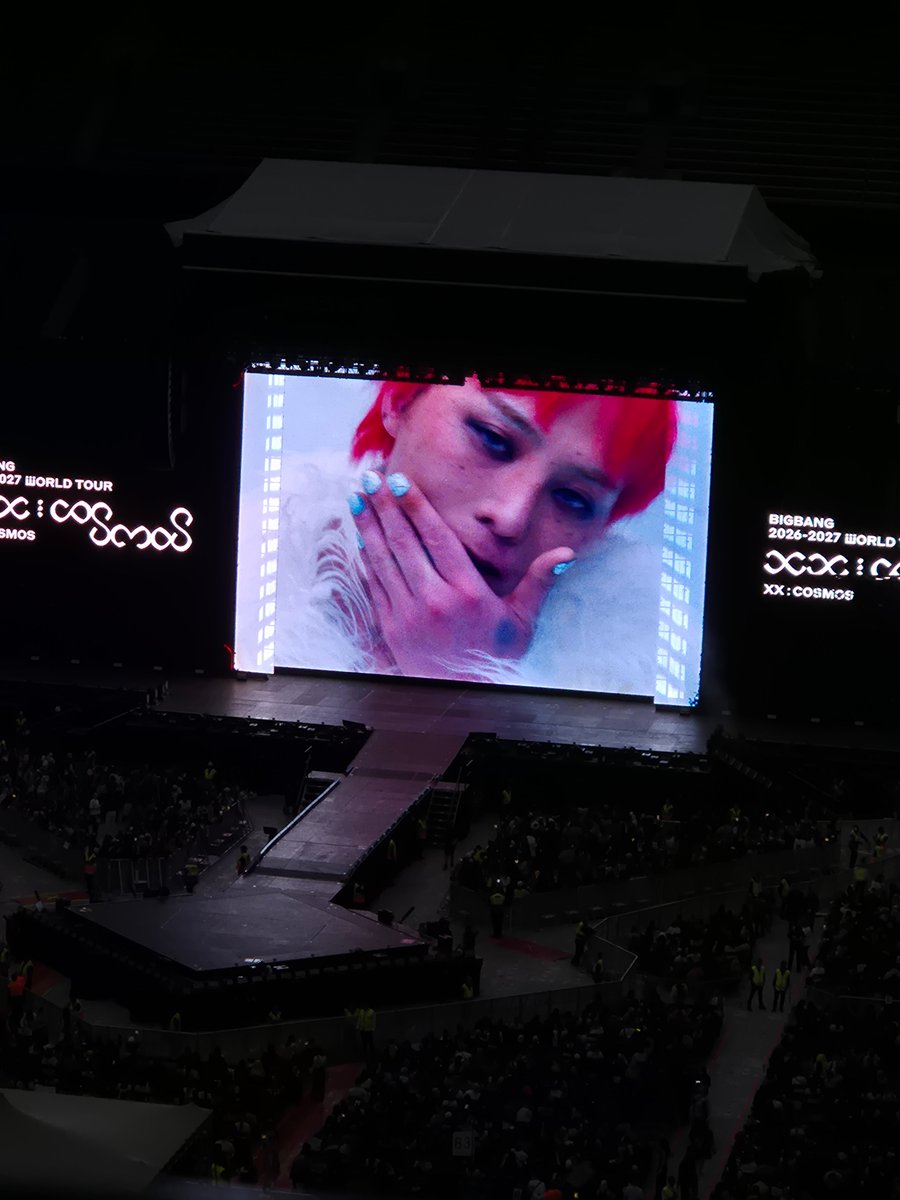 hades_kitty's tweet photo. I cant believe I witnessed Big Bang on stage 🥰🥳😭  20 year anniversary 

#BIGBANGLONDON https://t.co/Y4zLozCHRu