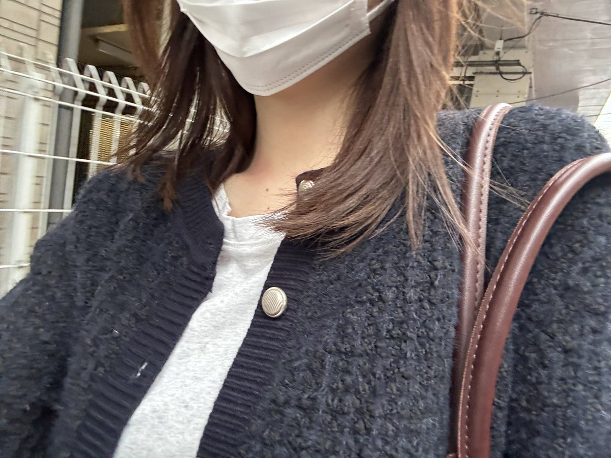 ___iam_me_u's tweet photo. 社会人になって半年経ちます
職場の先輩にもらった島二郎を付けてから傘をなくさなくなった、この私が https://t.co/UOmd697Wfk