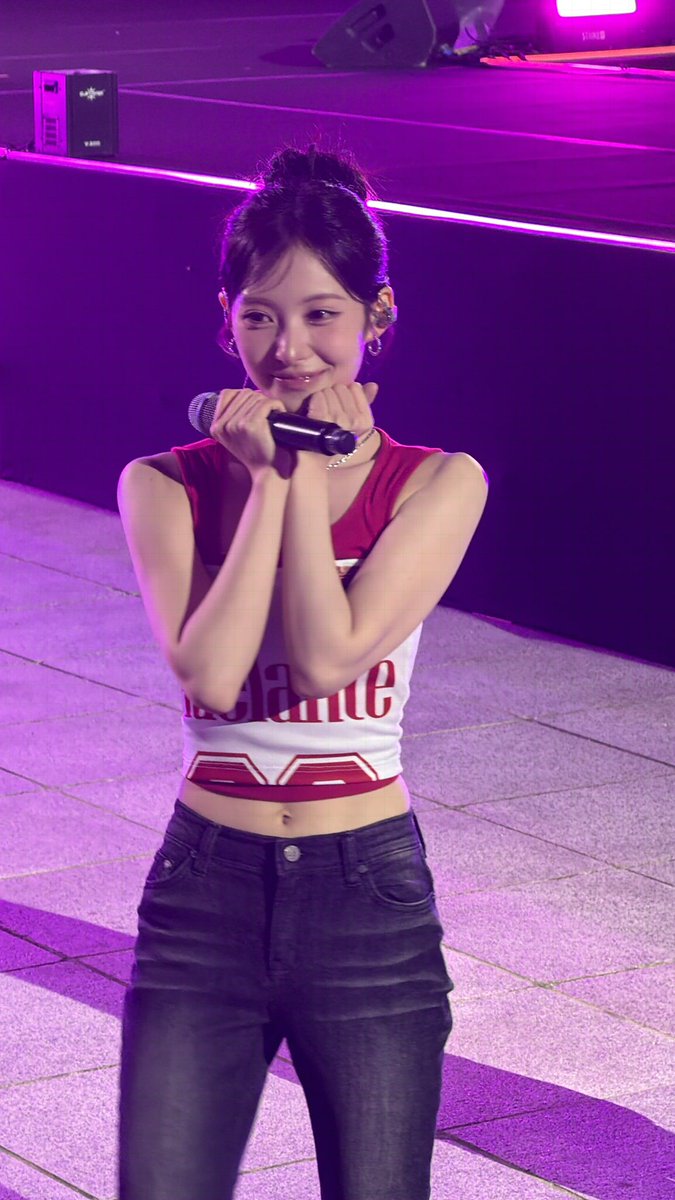 ssangssangeee's tweet photo. 학.....나죽어버릴거같아너무예뻐 #리센느 https://t.co/dmf8517vEi