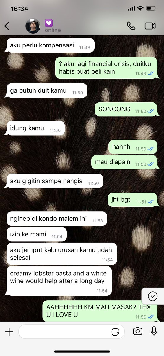 oceanid1738's tweet photo. kookv one tweet au; keseharian tae as a fashion student yang kerjaannya kalo gak nongkrong di ruang jahit ya keliling pasar beli bahan, and there is his supportive boyfie, jeon jeongguk, he is just a.. chill guy https://t.co/BvwvDLWiDC