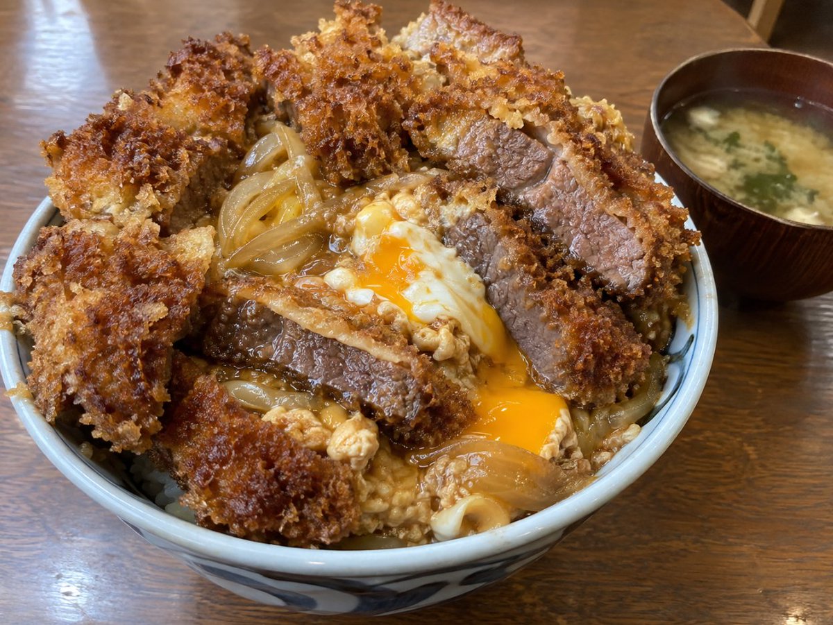NBenmaran85901's tweet photo. 30歳独身女が作るやけくそ牛カツ丼。 https://t.co/3Rvigpxbwz