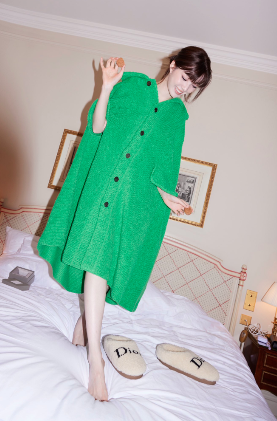 AboutMusicYT's tweet photo. Orm Kornnaphat stuns in green ahead of the Dior Fashion Show. https://t.co/QRJLmbB2dC