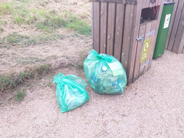 sos_beachcare's tweet photo. Another load of litter removed today by a volunteer. A bag of faeces also found-photo seen but wont put on here. Thanks jAMES. https://t.co/1KIDDq7qS1