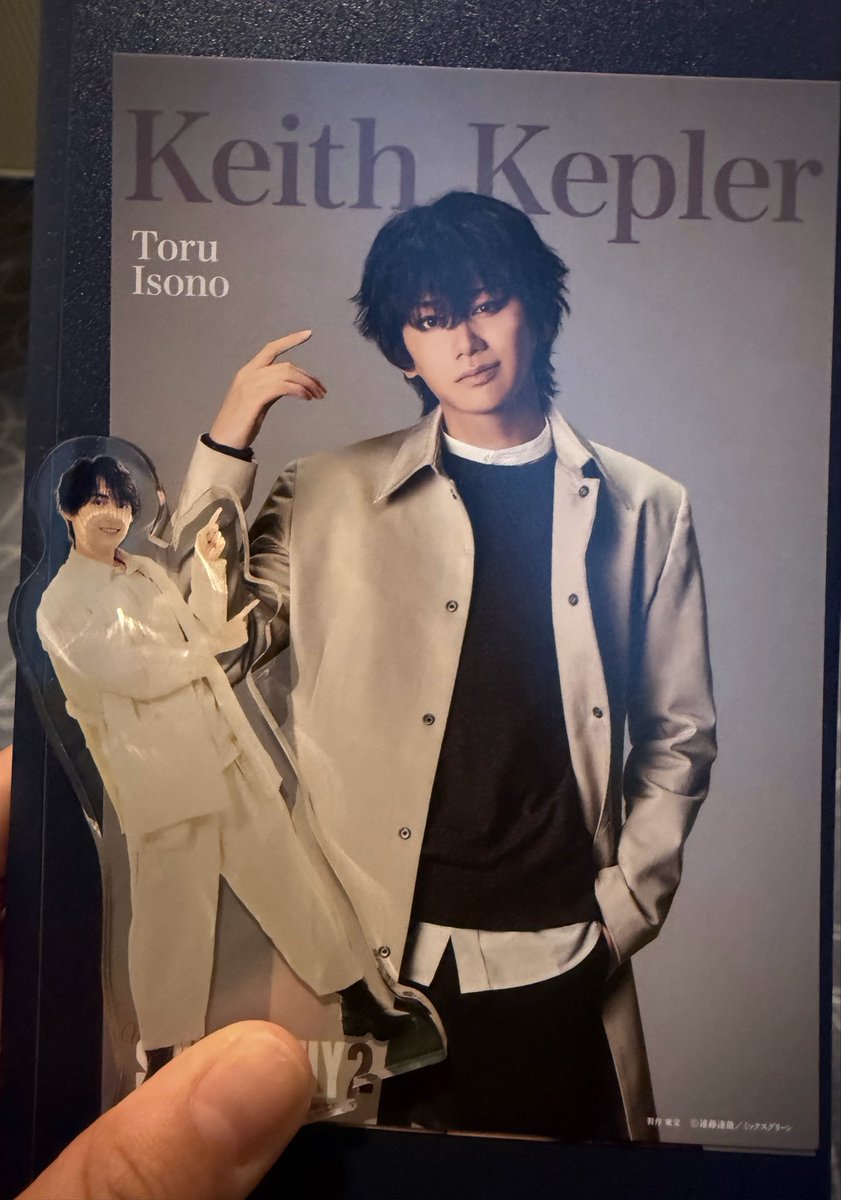 ynym_sunsun's tweet photo. おまわりさん、犯人この人です👉👉(同行者がキースの入場特典引いてくれました) https://t.co/nYaoaxPC7t