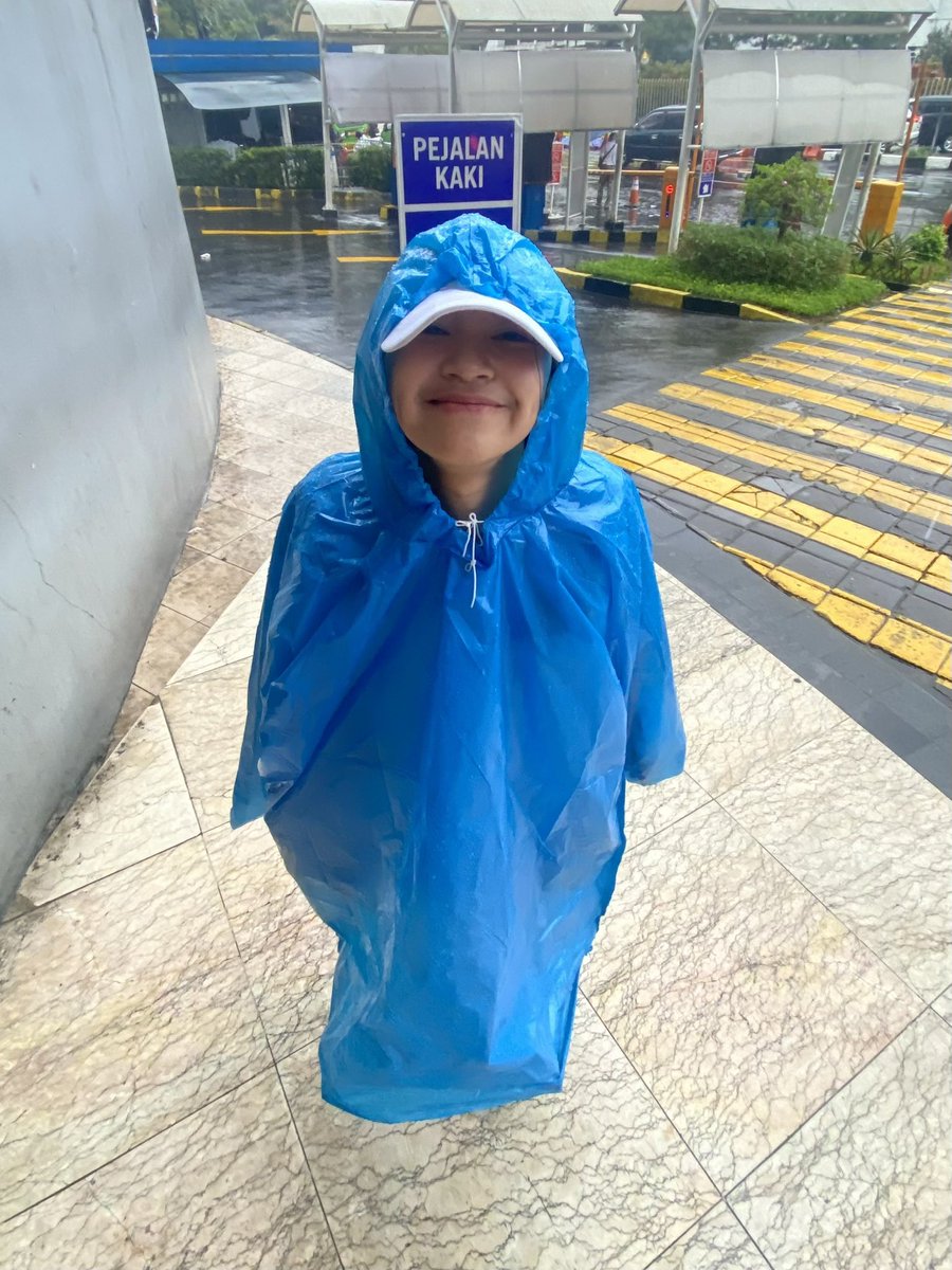 N_IntanJKT48's tweet photo. aku dan baju adat kota BOGOR 🥹🌧️#hotNUYS https://t.co/O320Ay3kz8