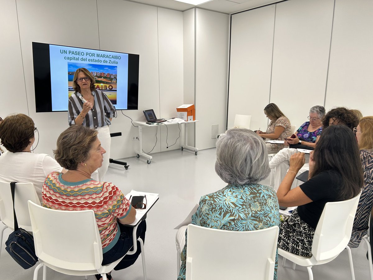 BMCadiz's tweet photo. 📚Hoy nuestros #clubesdelectura han comenzado el curso leyendo “El sueño del Jaguar” y soñando en un espacio municipal maravilloso @depositoscadiz 
Bienvenidas un curso más https://t.co/hkM3cjHWZ0