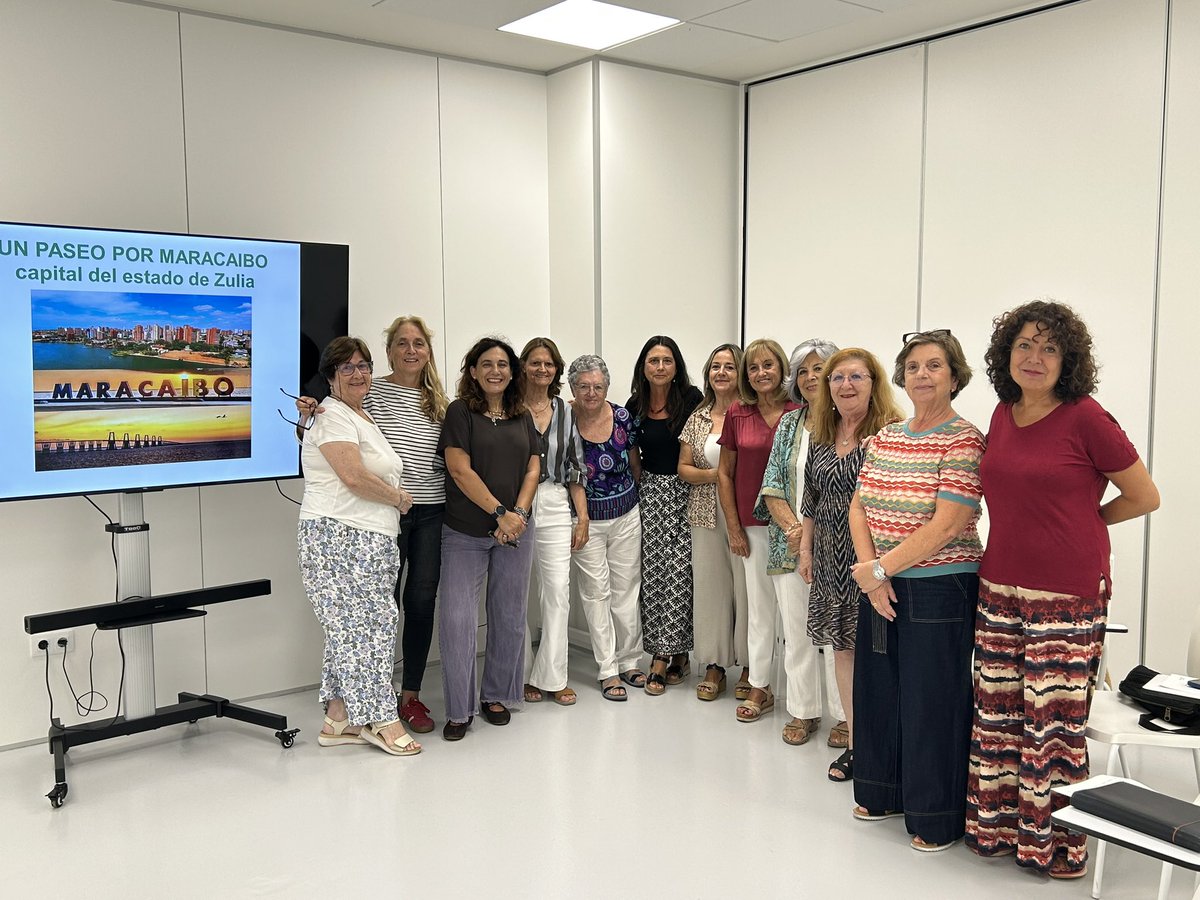 BMCadiz's tweet photo. 📚Hoy nuestros #clubesdelectura han comenzado el curso leyendo “El sueño del Jaguar” y soñando en un espacio municipal maravilloso @depositoscadiz 
Bienvenidas un curso más https://t.co/hkM3cjHWZ0