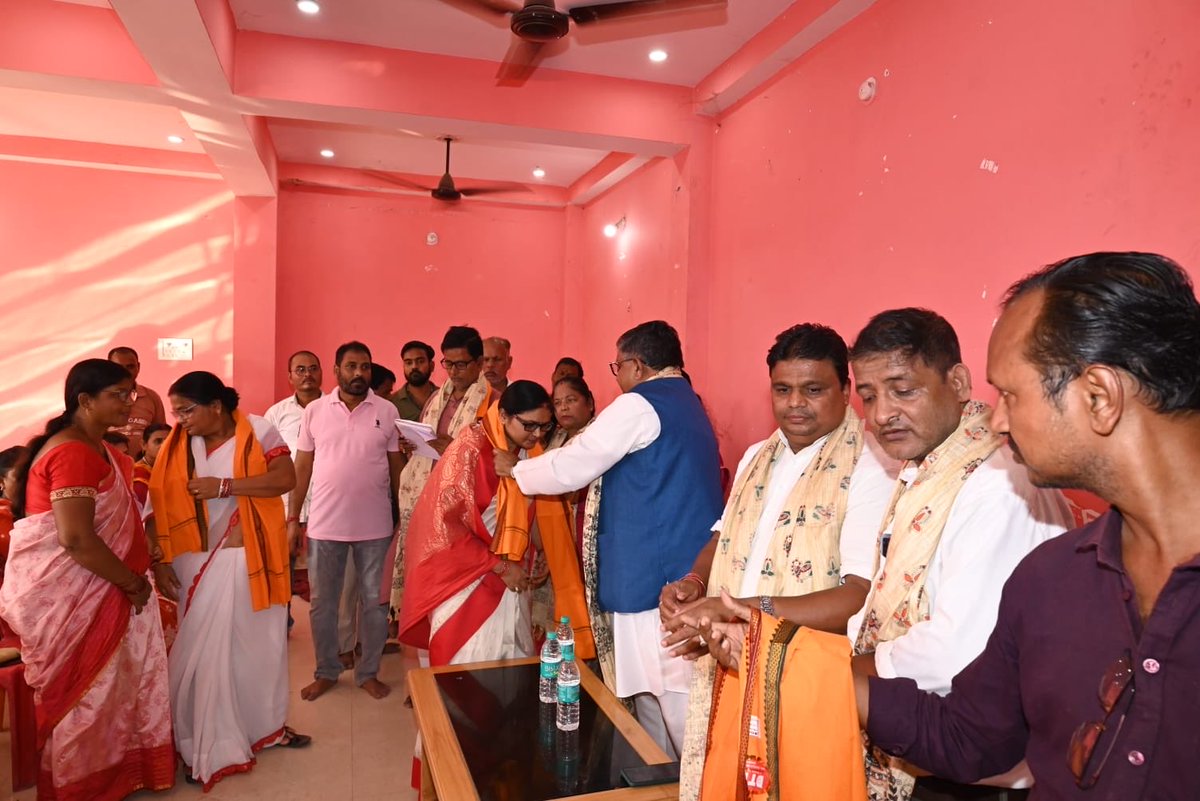 rsprasad's tweet photo. माननीय प्रधानमंत्री श्री @narendramodi जी के जन्मदिवस एवं उनके 25 वर्षों के गौरवशाली सेवाकाल के उपलक्ष्य में आयोजित ‘सेवा संकल्प अभियान’ के अंतर्गत संसदीय क्षेत्र अंतर्गत पटना सिटी के वार्ड 70 में आयोजित ‘आंगन मिलन सेवा’ कार्यक्रम में जनप्रतिनिधियों एवं पार्टी पदाधिकारियों के साथ सम्मिलित होकर आंगनबाड़ी कार्यकर्ता एवं सहायिका बहनों को सम्मानित कर उनका अभिनंदन किया।

NDA सरकार आंगनबाड़ी बहनों के सम्मान, सामाजिक सुरक्षा और नौनिहालों के सुविधाओं को निरंतर सशक्त करने के लिए प्रतिबद्ध है।