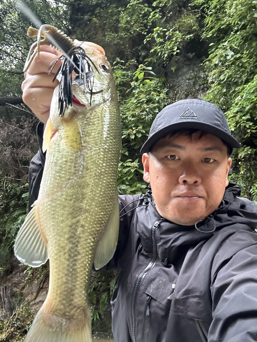 phvmyv's tweet photo. 今日の三島湖
でかいの釣ると息巻いてノンライブで挑むも平凡なサイズと平凡な数で終わってしまった😂
反応が良かった豊英筋をもっ��丁寧にやれば良かった😇😇😇
#三島湖
#ともゑボート
#房総リザーバー https://t.co/UGcoJLs7C8