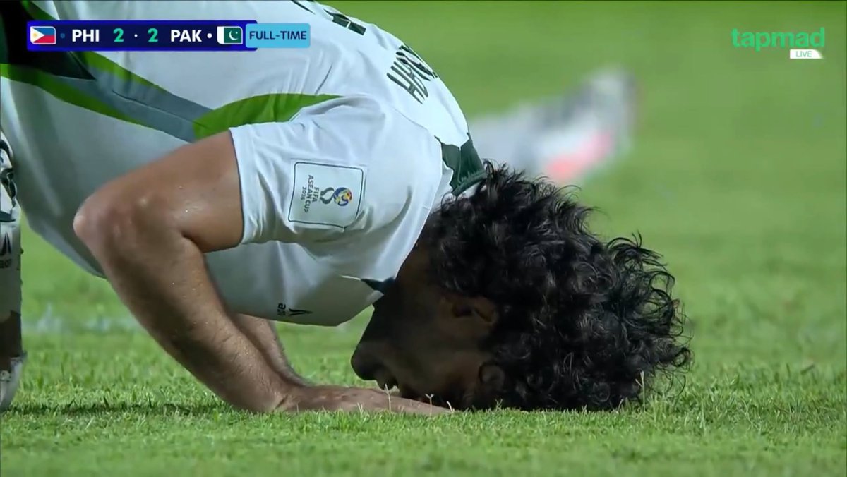 FootballPak's tweet photo. FT: PHilippines 2-2 Pakistan. 

Ghatoo Angrezi walay kehte hain, "YOU ARE OUR PROUD!!!!!" 

Goals from Ali Akbar Khan and Abdul Samad Arshad completes our remontada! 

#PHIvPAK #FIFAASEANCup #PakistanFootball https://t.co/tmbDtlZcZa