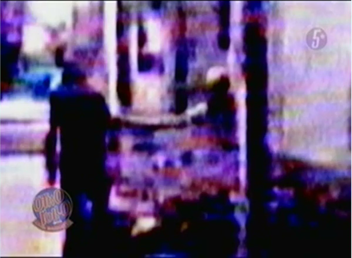 AlienArchiveX's tweet photo. On March 20, 2005, at 2 am in Mérida, Mexico, José Herrera began recording his friends juggling a ball. As David Espada went to retrieve the ball, an alien figure grabbed his arm from behind the pole, before peering out once more.
https://t.co/t6b3nj8doZ
#ufos #aliens #ufotwitter https://t.co/519TLDD55U