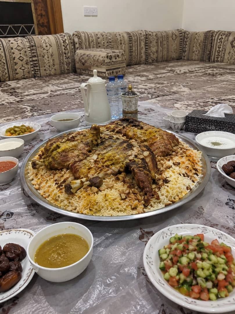 chrisoElliot's tweet photo. جايني في بيتي وضيفته أحسن ضيافة، واليوم يراسلني كذا؟ https://t.co/d8hcZvpE1V