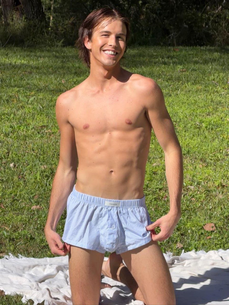 aussiejayxxx's tweet photo. Do you think I can wear this outside? https://t.co/n8vIkPQuU0