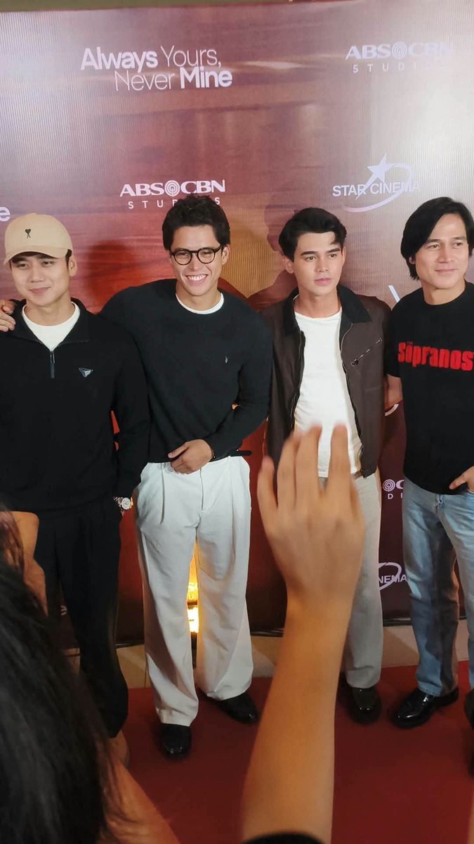 Inari_Luna08's tweet photo. OMG River with Kyle,Inigo and Papa P. https://t.co/SjecPl7L12