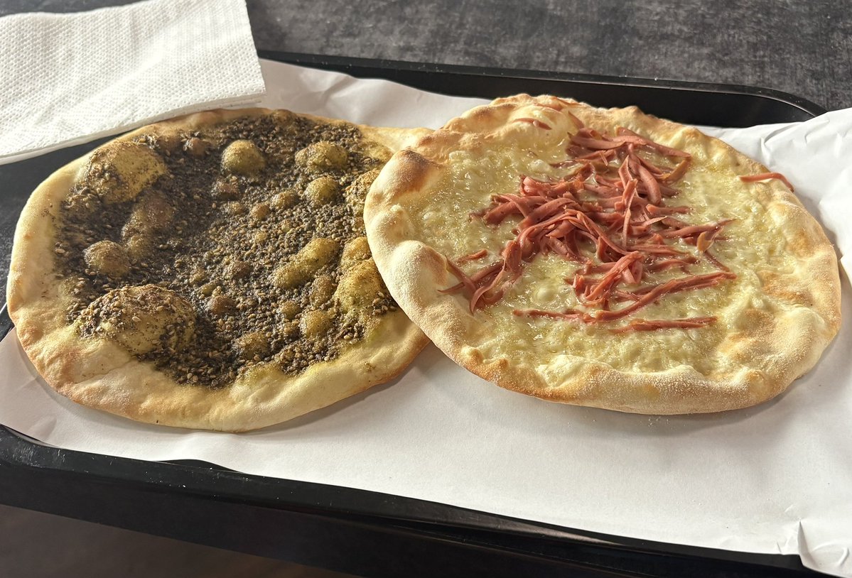 didito878's tweet photo. فطور اليوم مناقيش وطز بالماكروز https://t.co/d7K82Ttg1m