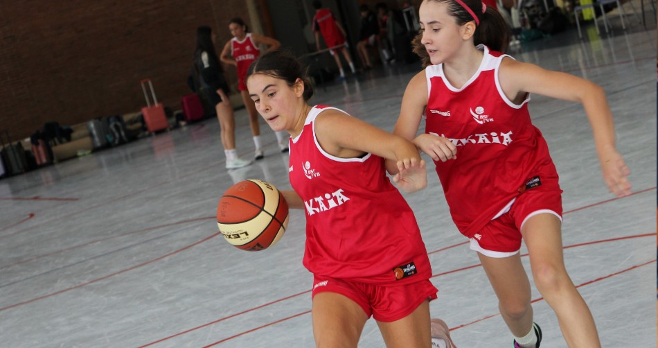 BizkaiaBasket's tweet photo. ⛹🏻‍♀️ Avanza el trabajo de las preselecciones de Bizkaia Infantiles y Cadetes 🏀 https://t.co/rpz0udyO0N https://t.co/PKsBDlg95k
