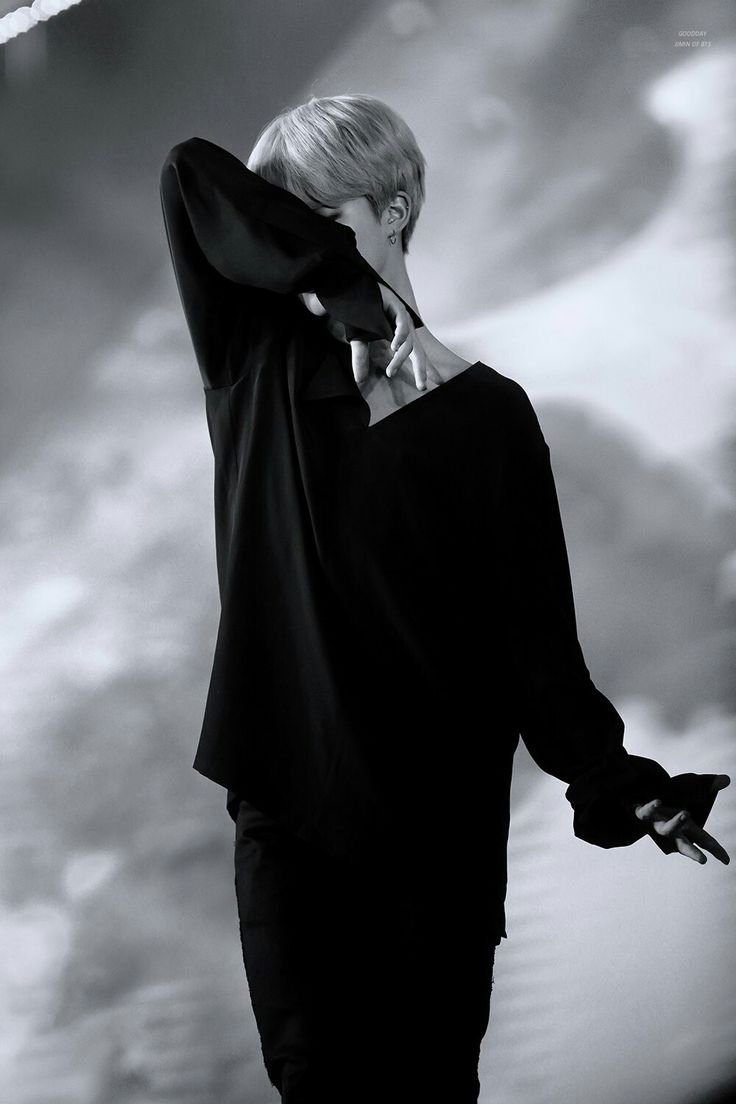 SUGAPRINCESSS's tweet photo. Uma yoonminfic onde

Yoongi é o temido líder alfa da máfia coreana em busca de um maestro de ballet para sua pequena afilhada.
Assim ele adentra o popular estúdio de Park Jimin, um jovem ômega bailarino  que se afastou dos palcos após uma lesão. https://t.co/aoN1Ai9ofR