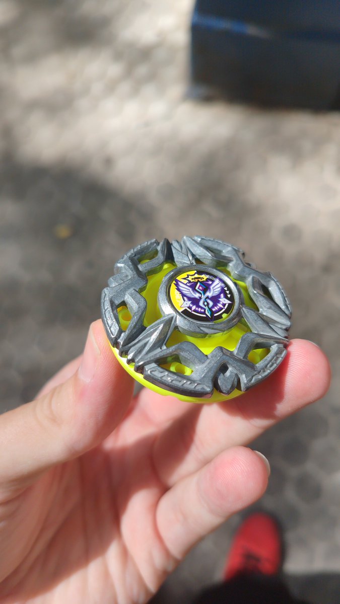 nero_fullbuster's tweet photo. Acabo de abrir un random Booster y flipando https://t.co/mGApAeqh8m