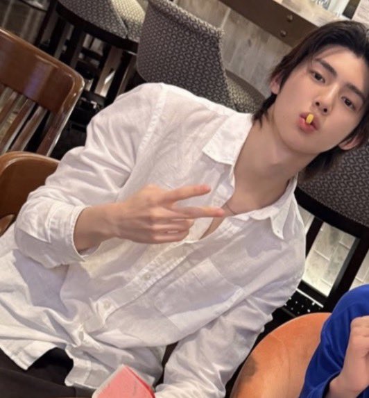 llychn07's tweet photo. @keonomoroll Me lamba hahabolch?🥺🫰 https://t.co/JLU5TWfm0n