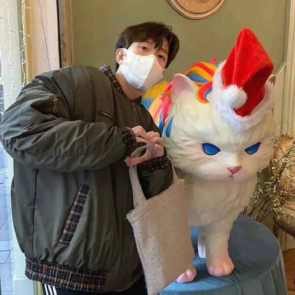 TereCulki's tweet photo. 🚀 🚀 🚩 🌺 🎉 💎 My cat s staring at nothing, creepy vibes https://t.co/NsL64CWFtc