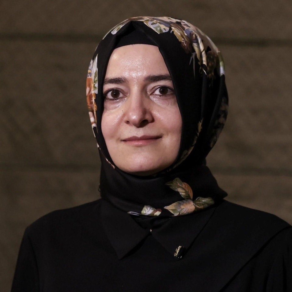 incecitayfa's tweet photo. Parayı iade et kurtul yok! Sirk mi burası, devlet yönetiyorsunuz devlet! 
Oturduğunuz makamların ağırlığına uygun davranın ve bu fakir milletin parasını yiyenleri BAĞIMSIZ Türk Mahkemeleri önünde yargılayın! https://t.co/n3s6mhKUuW