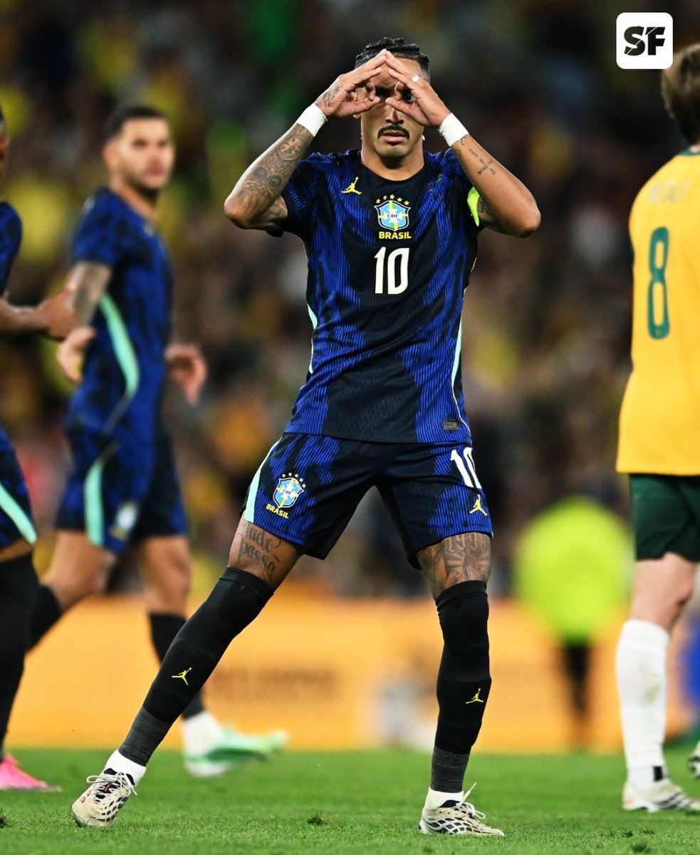 MesBlaugrana's tweet photo. 🚨 RAPHINHA, C’EST QUELQUE CHOSE.

15 buts et 4 passes décisives en seulement 10 matchs cette saison. 🇧🇷🔥

19 contributions décisives.
1,9 par match. 🤯 https://t.co/PXtaVpzOsN