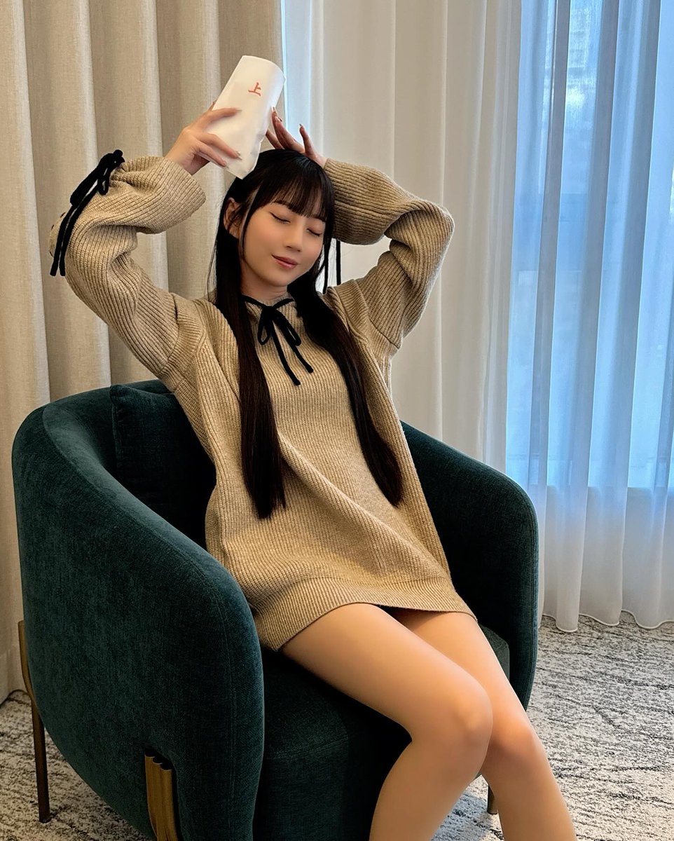 uR8j9VBq's tweet photo. 七沢みあちゃんの足に、ついつい目線が行ってしまう
#七沢みあ https://t.co/ZgbNSc9DCU