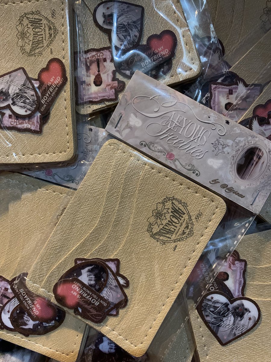 ltysoxo's tweet photo. ˚₊‧꒰ა  𝓣aeyong freebies for TYF🪽‧₊˚
by @ltysoxo ——

༊·˚ you can choose one (card wallet or pin)
༊·˚ find me at 3 okt and show me if you’re really tyongf and always support taeyong (very limited)

tag me if you get this cutie gift <3
#TAEYONG #THEREDLINE_JKT #NCT127 https://t.co/5SRLGnqD8k