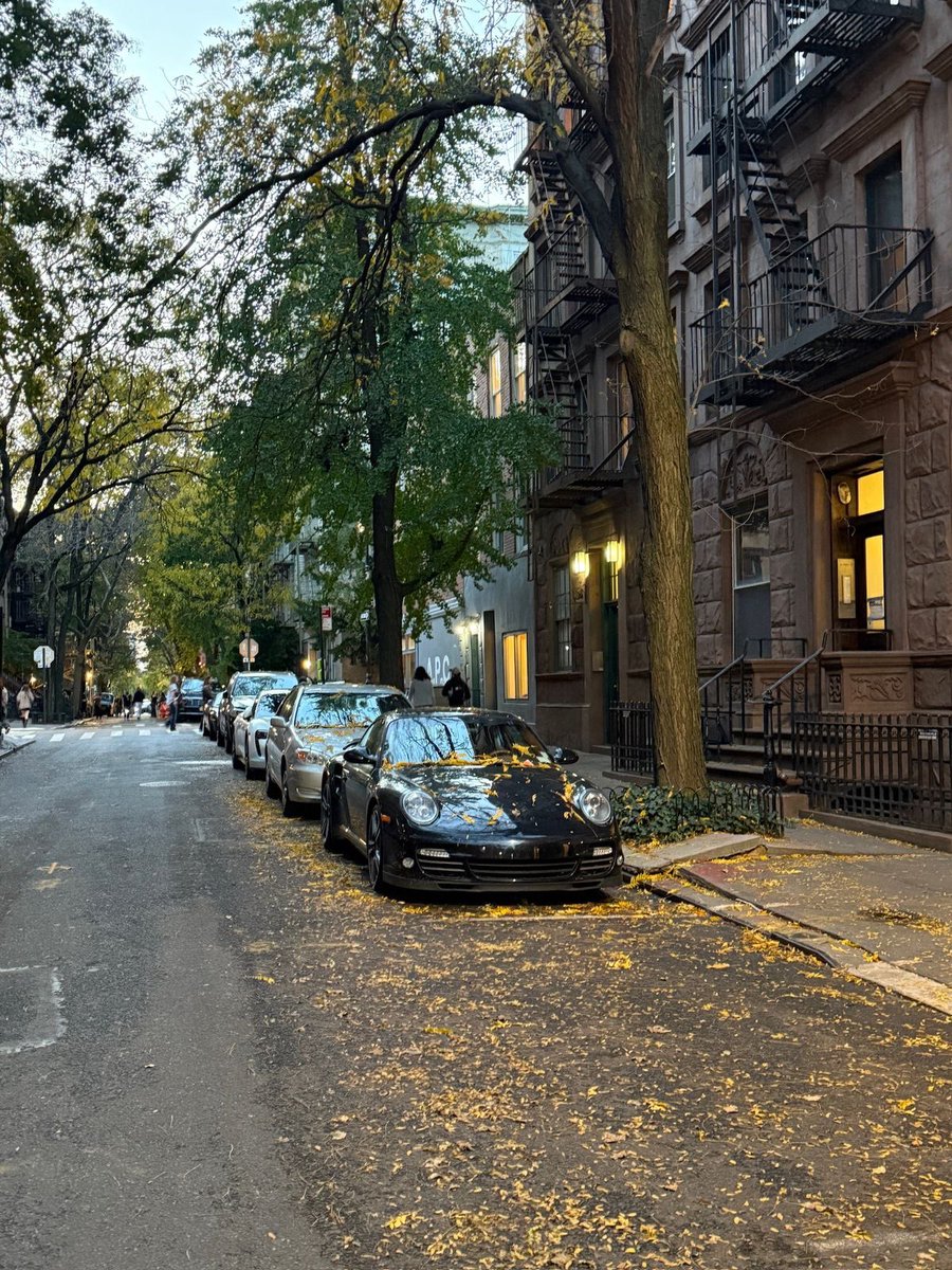 ephhemere's tweet photo. happiest in autumn 🍂 https://t.co/hdFgD4tZ1A