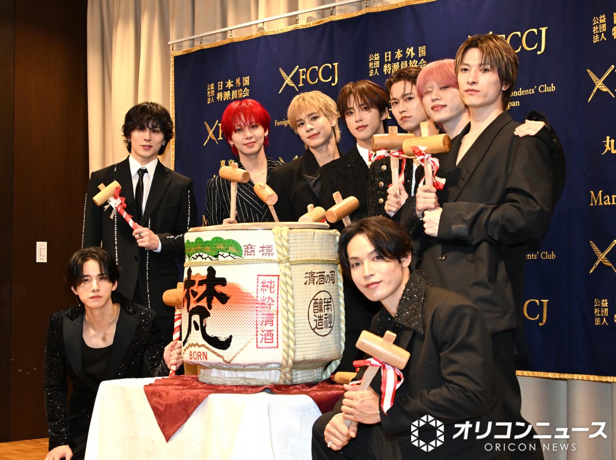 oricon's tweet photo. 與那城奨、J-POPでもK-POPでもないJO1らしさを
全米デビューで「僕たちがJO1である所以を証明する」
https://t.co/tjSJrknDb6

JO1『全米デビュー出発式』🗽 https://t.co/I3n4a0xfAt