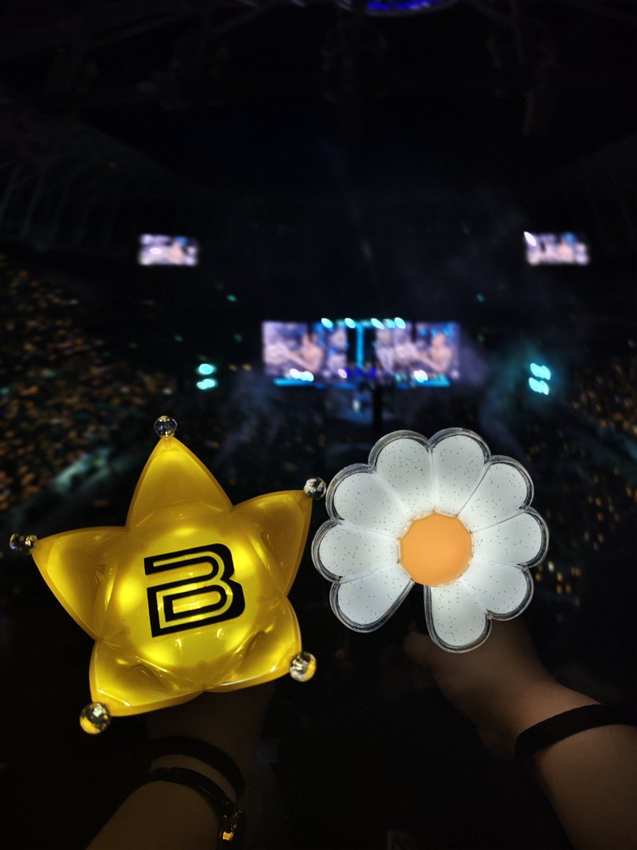 xoloveidja's tweet photo. Bigbang 20th Anniversary Concert 💛 #CosmosInLONDON https://t.co/2xlg7ud4xh