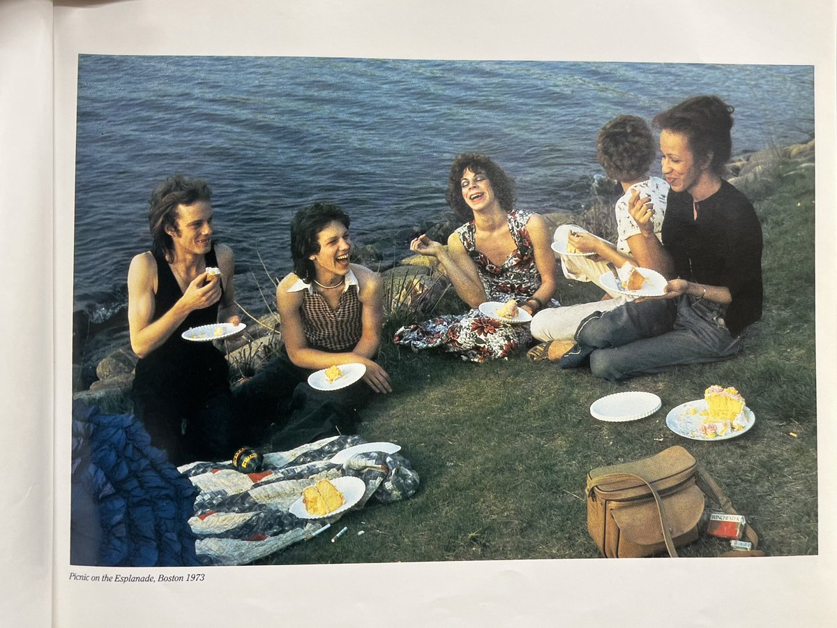 borntofilm_'s tweet photo. ders arası doomscrolling eylememek için 2 saat kütüphanede fotoğraf ve resim kitapları kaydırdım bunlar da nan goldin’den sevdiğim fotolar https://t.co/jMKLrRzirr