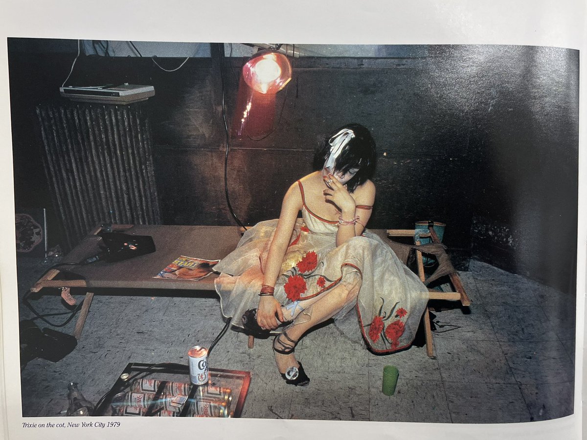 borntofilm_'s tweet photo. ders arası doomscrolling eylememek için 2 saat kütüphanede fotoğraf ve resim kitapları kaydırdım bunlar da nan goldin’den sevdiğim fotolar https://t.co/jMKLrRzirr