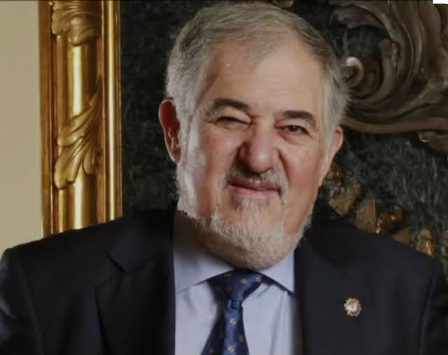 Rober_Alcaz's tweet photo. Esta sanguijuela  se llama Cándido Conde-Pumpido, es Presidente del Tribunal Constitucional, y no hay sentencia que llegue a su jurisdicción y que pueda perjudicar a Pedro Sánchez, su gobierno, su partido y su familia, que no sea FRENADA EN SECO por este miserable lameojetes. 💩 https://t.co/l1jlLGYEMP