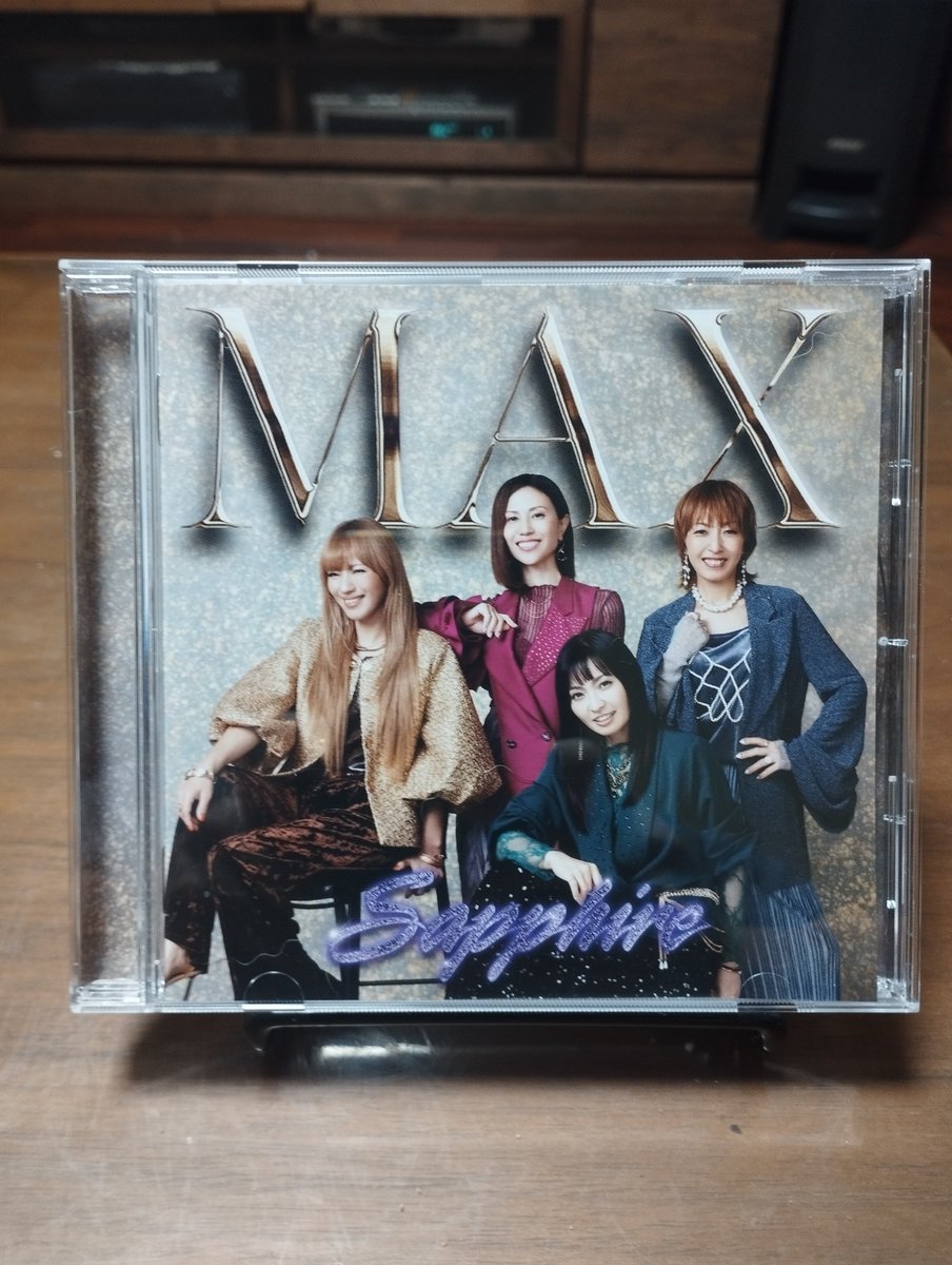 FitsMitsu84835's tweet photo. MAX 
Sapphire〜サファイア〜

歌詞カード��ながら歌ってみるが、展開が早くて早口言葉状態！（笑）

これを歌って踊れる姐さん達、やっぱすごいっす！

#MAX https://t.co/BCP84fa2FO