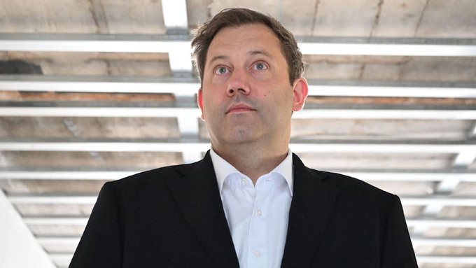 mattorgee's tweet photo. Klingbeil wants to significantly expand the circle of contributors. Self-employed individuals, new civil servants, and politicians will in future pay into the statutory pension insurance.  This is the next nail in the coffin for the German economy!  #Rente #Selbstständige #Beamte https://t.co/g63EiJXiPX