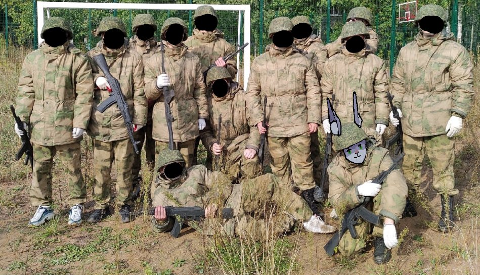 JudgeTheBunny's tweet photo. i cant get over some people liking atacs fg, it genuinely looks like someone threw up 

even taking into account that im biased against rusfor kit, there are options for camo that looks way cooler

and thats my silly ass wearing it a long time ago https://t.co/eloH2zYlPc