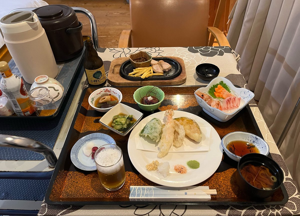 tabi_ron's tweet photo. ニセコ湯本温泉
お部屋に入るとかなり強い温泉の香りにまずびっくりしました
ですが部屋風呂が硫黄泉で大大満足です✨
部屋にトイレ有
冷蔵庫電子レンジ共同自炊不可
ごはんおいしかったです
お世話になりました
※風呂の扉開けての撮影は短時間で行っています https://t.co/GGFj43pd0X