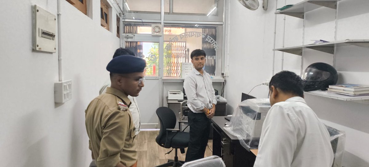 PoliceBageshwar's tweet photo. जिला न्यायालय बागेश्वर में अग्निशमन सुरक्षा का निरीक्षण!
प्रशिक्षु अधिकारी सचिन सेमवाल ने आज जिला न्यायालय परिसर की अग्निशमन सुरक्षा व्यवस्थाओं का जायजा लिया।

#BageshwarPolice #FireSafety #SecurityCheck #Bageshwar https://t.co/ZrOT0Vw7F3