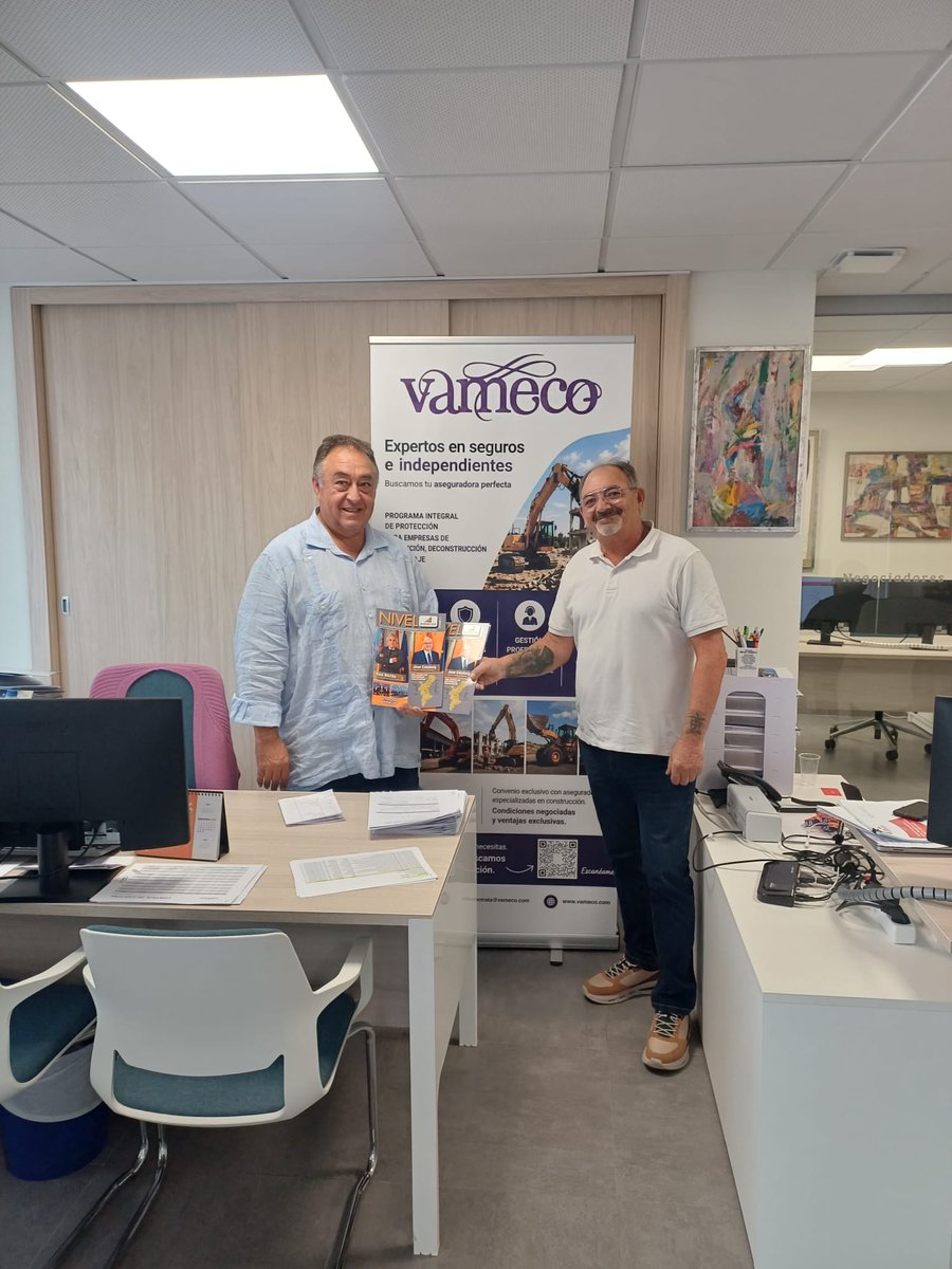 avemcop's tweet photo. 🟡 La nueva edición de NIVEL continúa llegando a nuestras empresas asociadas y colaboradoras.   Alfonso Robledo y Emiliano Navarro han compartido los nuevos ejemplares de la revista con:

➡️Mercedes-Benz Talleres Baronía
➡️GEANCAR
➡️Vameco https://t.co/XSBdD5HjjU