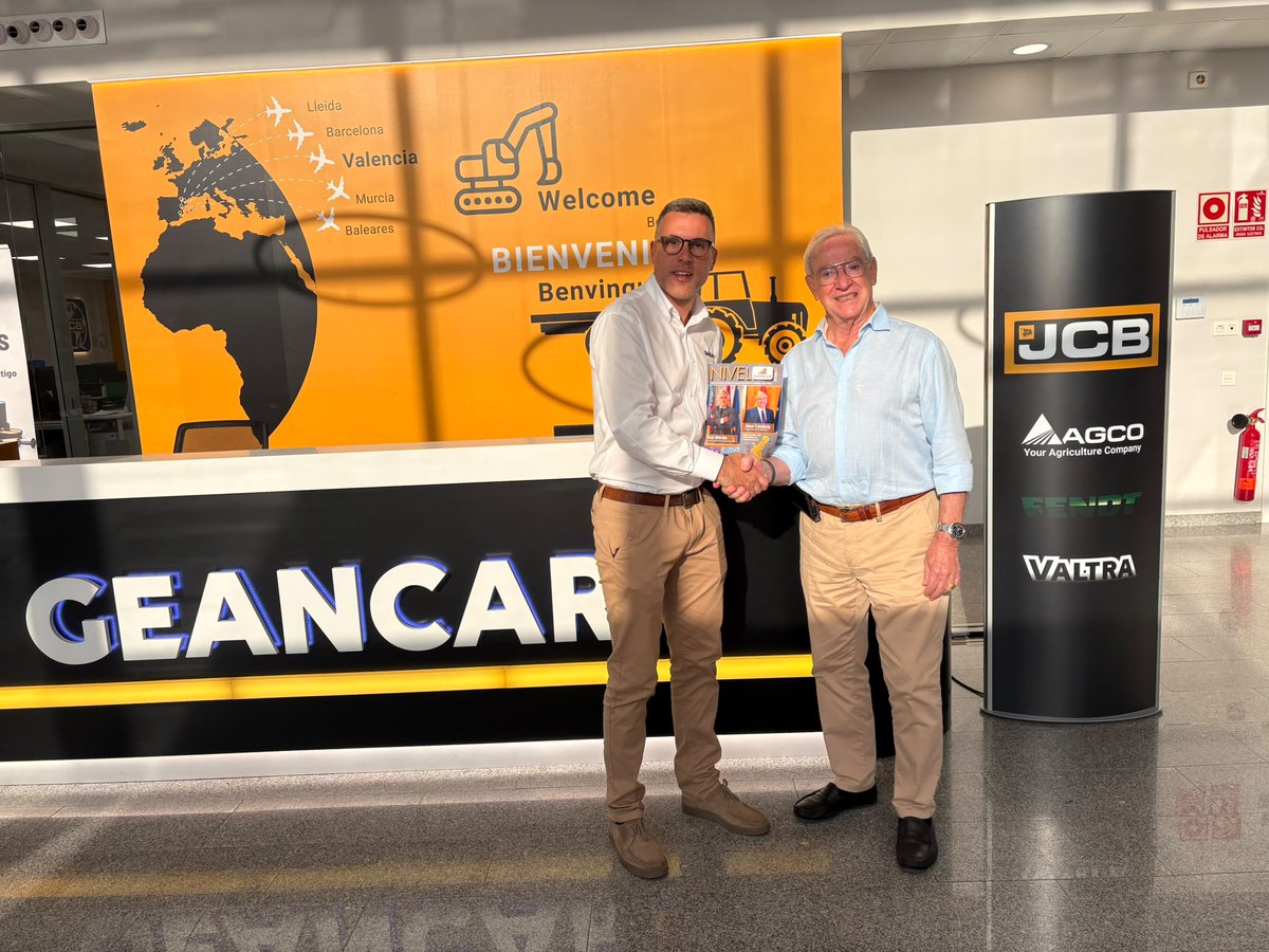 avemcop's tweet photo. 🟡 La nueva edición de NIVEL continúa llegando a nuestras empresas asociadas y colaboradoras.   Alfonso Robledo y Emiliano Navarro han compartido los nuevos ejemplares de la revista con:

➡️Mercedes-Benz Talleres Baronía
➡️GEANCAR
➡️Vameco https://t.co/XSBdD5HjjU