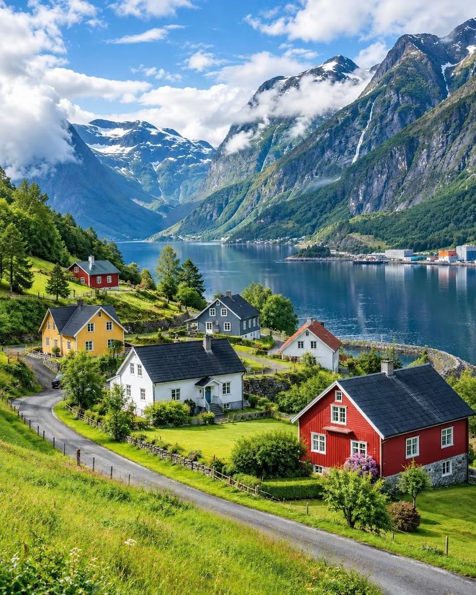 SeascapeNature's tweet photo. Geirangerfjord, Norway 🇳🇴 https://t.co/n0E4A9g2a8