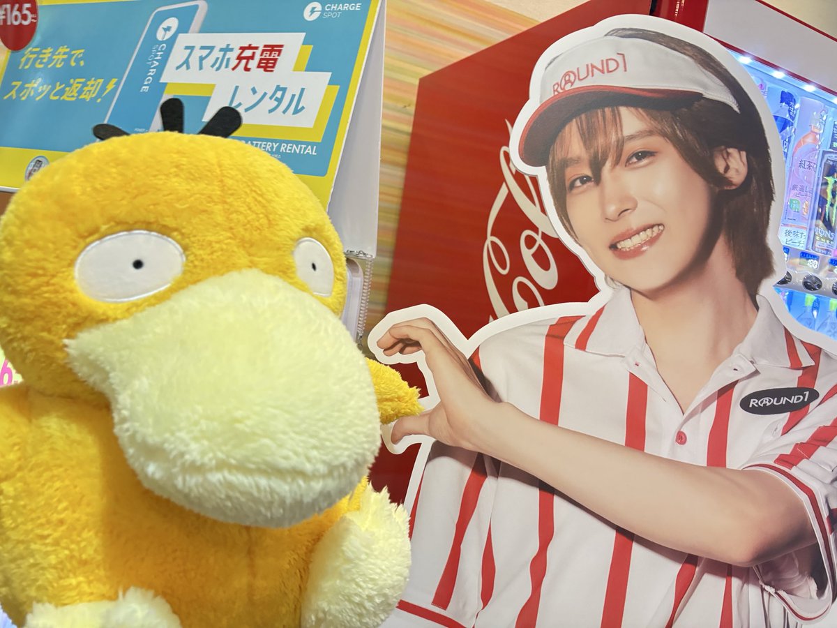 usamimi_rabbit1's tweet photo. #UNiFY ラッピングスタンド＆力也くんの等身大パネルみてきたー！

力也くんは3階エスカレーターの前にいたよー！確か展示明日までなのでお近くにいらっしゃる機会あれば是非！

因みに500円くらいで確変きてゲットしたマイステディコダックとりきたん📸

#ラウンドワン 池袋店
#富園力也 https://t.co/iV2UNWKoMz