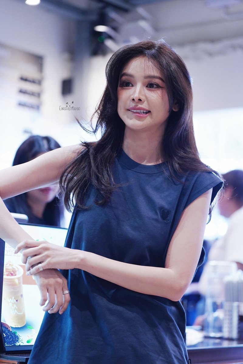 pookienn's tweet photo. she’s so gay so cute so fine so beautiful so nomnom so idiot so mesmerizing so breathtaking so pretty so fine so silly so devastating so unreal https://t.co/xuFFsDQ7dG