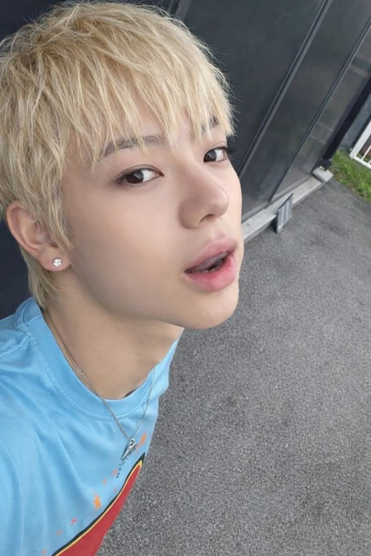 rinasours's tweet photo. Now what if that blonde pic Ryul sent is actually a pic of Ohyul https://t.co/HXDDrbVXHb