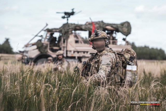 KdoMagazin's tweet photo. #SpecialOperations: 3rd Paratroopers Battalion (3 PARA) des belgischen Special Operations Regiment (#SOR) trainieren gerade während #YellowCondor am US 7th Army Training Command's Grafenwoehr Training Area in Deutschland. https://t.co/SEAHIo1xrC https://t.co/tU4cueIhNM